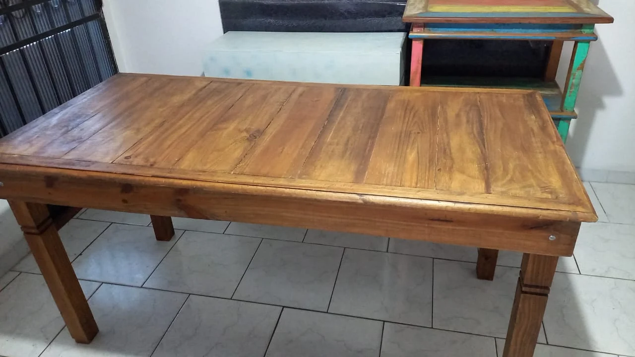 Aluguel de mesa de madeira em Taquara