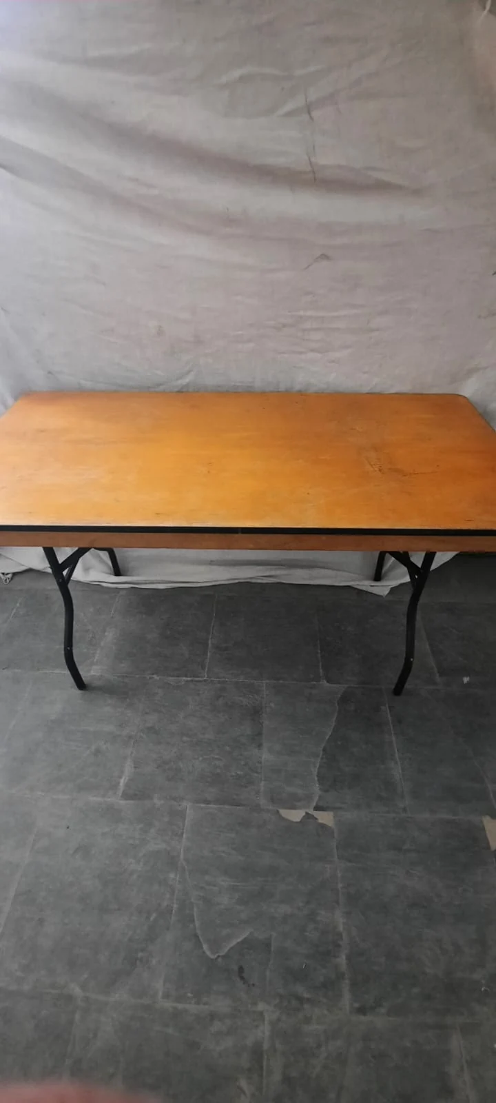 Aluguel de mesa pranchão de madeira em Taquara