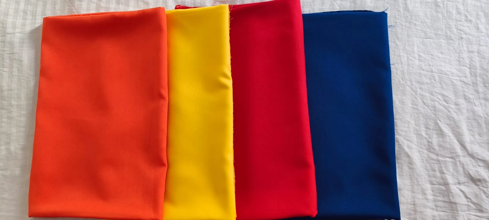 Toalhas coloridas lisas para aluguel em Taquara